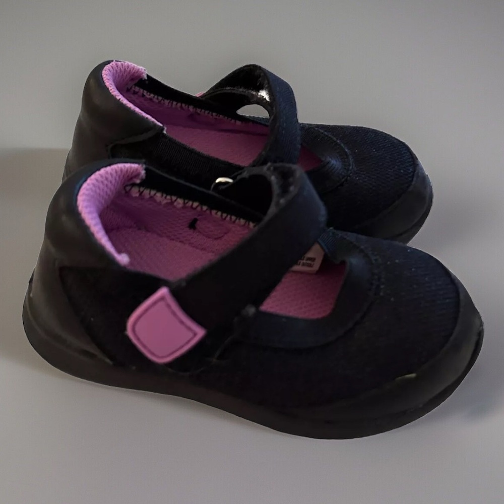 Cat & Jack Girls Black Mary Janes shoes Pink Eva Hook and Loop Sneakers 5 US